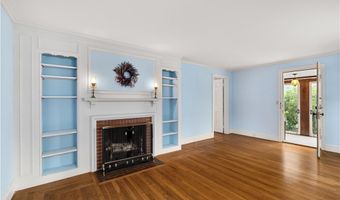 10 Pelham Pkwy, North Providence, RI 02911