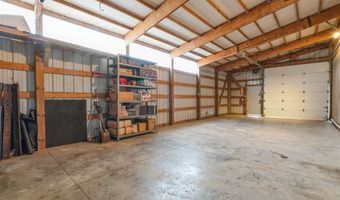 5276 Oakcrest Hill Rd SE, Riverside, IA 52327