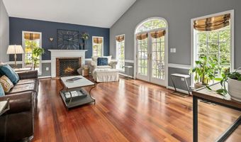 3801 WASHINGTON WOODS Dr, Alexandria, VA 22309
