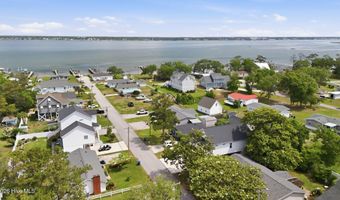 220 Pelican Dr, Atlantic Beach, NC 28512