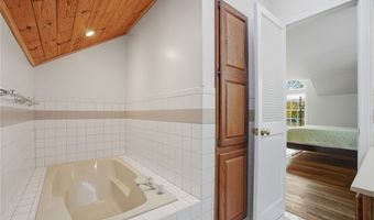 4441 Lake Rd W, Ashtabula, OH 44004