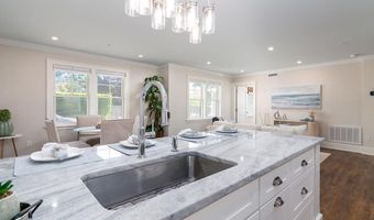 20 E Bowery St 1A, Newport, RI 02840