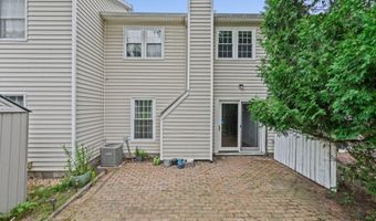 5 Woodside Dr, Albany, NY 12208