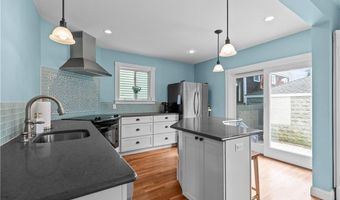 11 Ann St, Newport, RI 02840