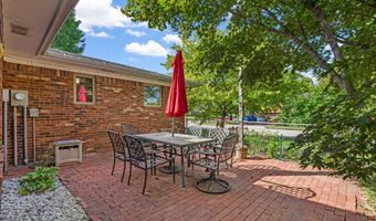 2 Oakmont Ct, Beech Grove, IN 46107