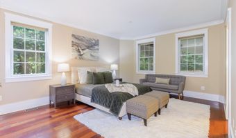 9715 SINGLETON Dr, Bethesda, MD 20817