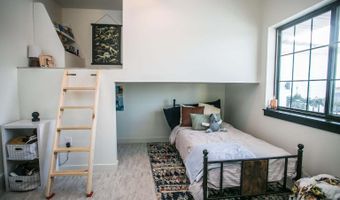 811 S Ibis St, Aberdeen, SD 57401