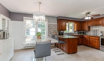 7 Oakcrest Dr, North Providence, RI 02904