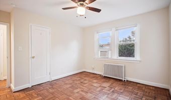 2040 N VERMONT St 105, Arlington, VA 22207