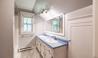 4 Pineway Dr, Auburn, ME 04210