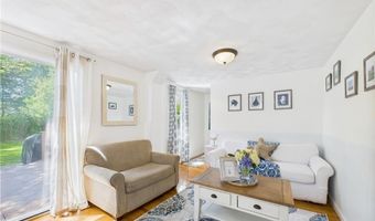 13 Deangelis Dr, Narragansett, RI 02882