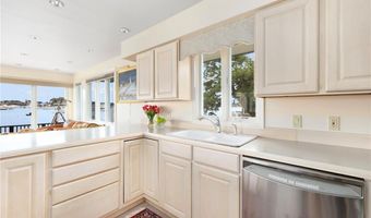 5 Defenders Row, Newport, RI 02840