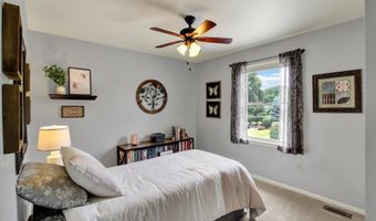 6765 WINDERMERE Ct, Allentown, PA 18104