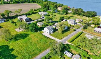 24 Seaspray Way, Little Compton, RI 02837