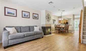53 Manorwood Dr 53, Branford, CT 06405