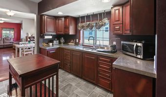 214 6Th Ave E, Albia, IA 52531