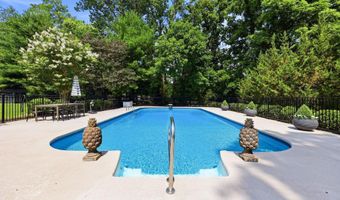 11005 Park Rd, Anchorage, KY 40223