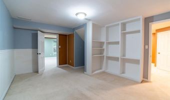 570 Castle Ridge Dr, Ballwin, MO 63021