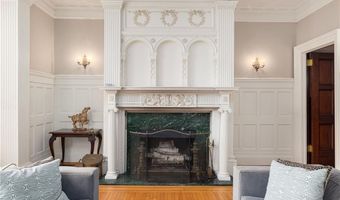 4 Hunter Ave, Newport, RI 02840