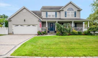 18 South Plz, Amity Harbor, NY 11701