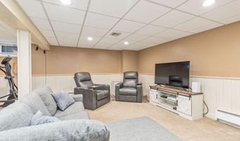 44 Devonshire Ct, Middletown, NJ 07748