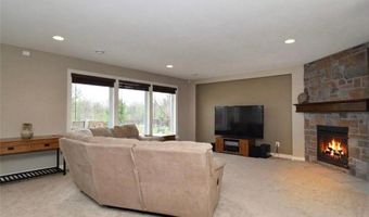 359 Riverside Cir, Anoka, MN 55303
