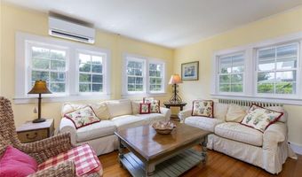 135 Longfellow Rd, Jamestown, RI 02835