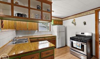 918 Columbia, Algonac, MI 48001