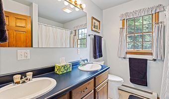 40 Pheasant Run Rd, Belgrade, ME 04917