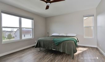 862 Heartland Park Ln, Antioch, IL 60002