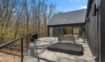 111 E Neptune Ave, Beverly Shores, IN 46301