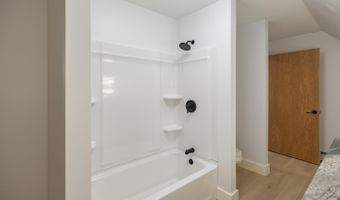 319 Harmons Corner Rd, Auburn, ME 04210