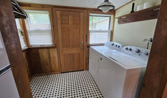312 W Locust St, Aurora, MO 65605