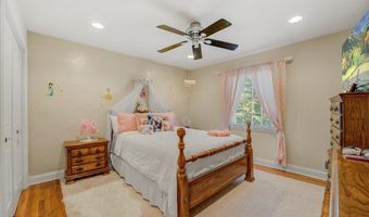5 Trotter Ter, Belford, NJ 07718