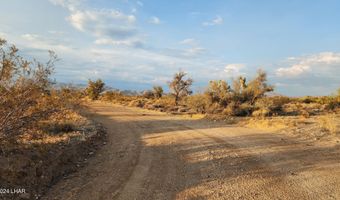 2204 S Six Shooter Rd, Yucca, AZ 86438