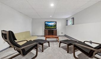 6 Amanda Ct, Airmont, NY 10952
