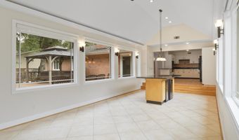 4100 DOWNING St, Annandale, VA 22003