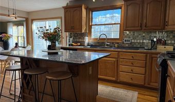 251 Kingston Dr, Aurora, OH 44202