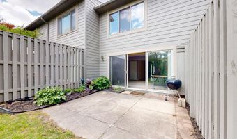 718 Peninsula Ct, Ann Arbor, MI 48105