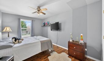 4001 Whitehall Ln, Algonquin, IL 60102