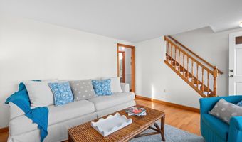 7 George St, Barnstable, MA 02630