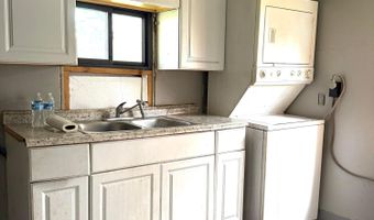 411 Hedges St, Ashville, OH 43103