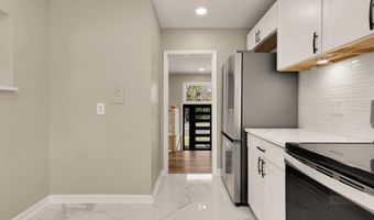 8730 EWING Dr, Bethesda, MD 20817