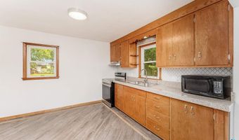 312 S 1st Ave, Brandon, SD 57005