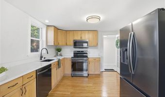 207 Mendon Rd, Cumberland, RI 02864