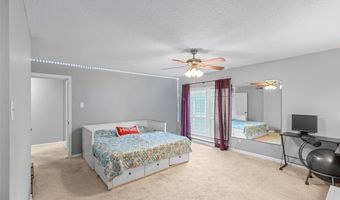 1026 Kehrs Mill Rd 4, Ballwin, MO 63011