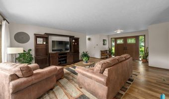 2908 N Oak Rd, Brandon, SD 57005