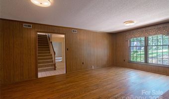 2011 E Barden Rd, Charlotte, NC 28226