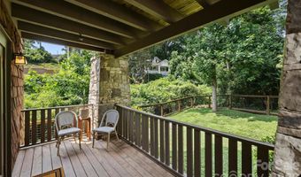 1611 Tippah Park Ct, Charlotte, NC 28205