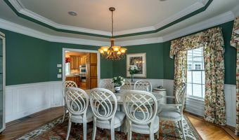 15 Logging Trail Ln, Brookfield, CT 06804